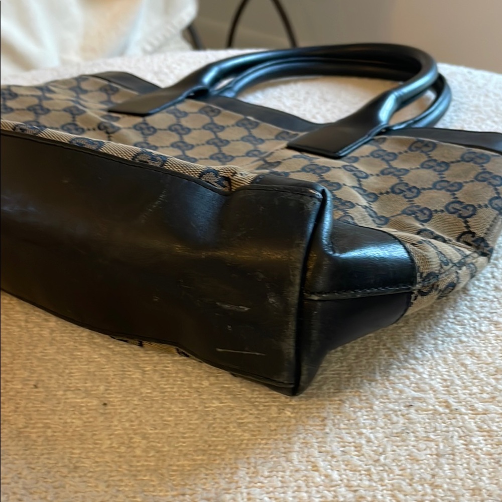 Gucci Black and Tan Monogram Handbag - Picture 6 of 6